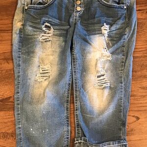 No Boundaries size juniors 17 Distressed Blue Jeans Capri cropped